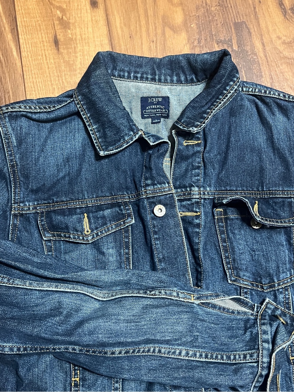 J. Crew Denim Jean Jacket Men’s size large Dark Wash trucker jacket